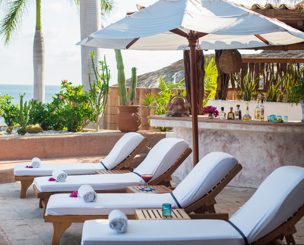 All inclusive beach villa boutique hotel Zihuatanejo Mexico : El Ensueño