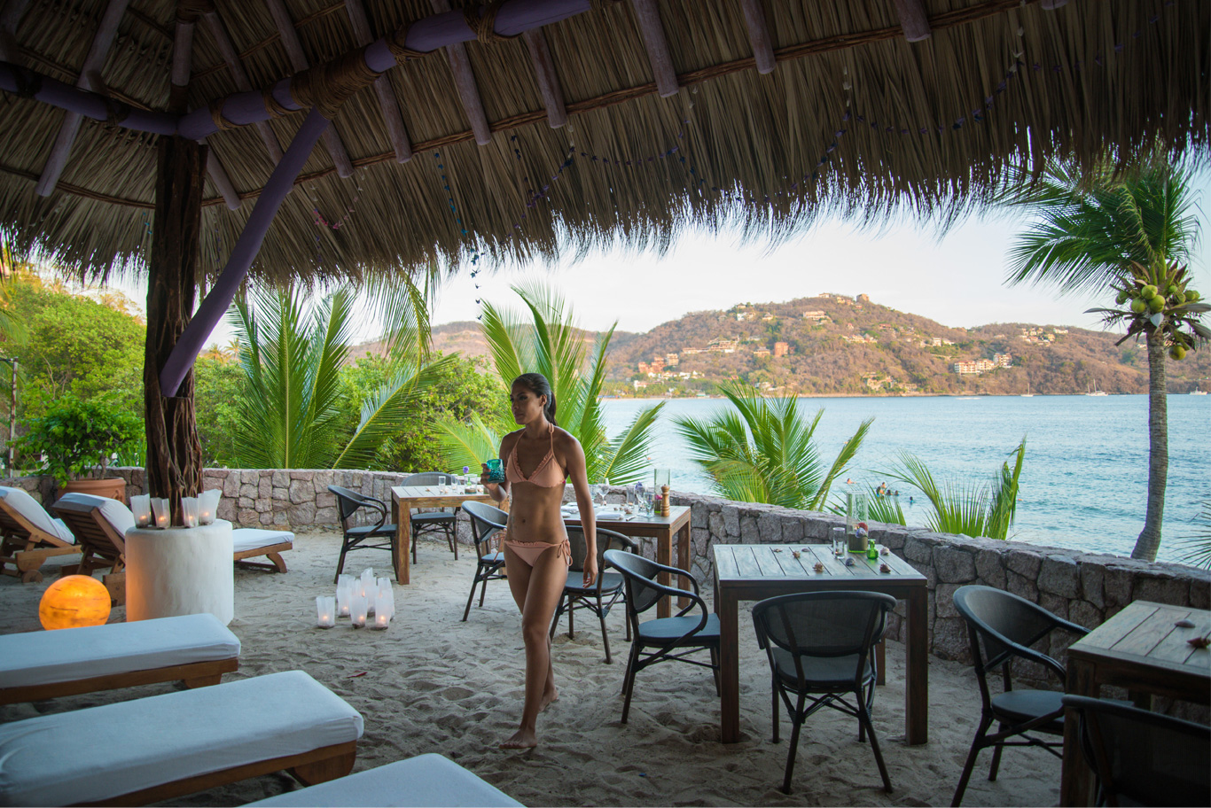 Palapa luxury villa beach lounge Zihuatanejo Ixtapa Mexico : El Ensueno